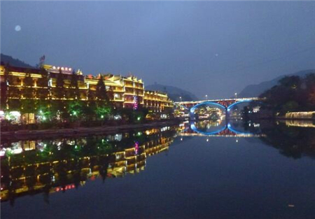 AGV智能充電站廠家說五一小長假,來一場說走就走的旅行