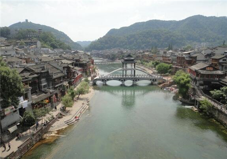AGV智能充電站廠家說五一小長假,來一場說走就走的旅行
